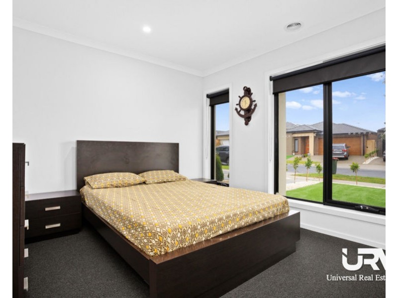 12 Camberwell Parade, Mickleham VIC 3064