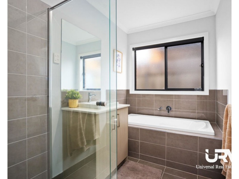 12 Camberwell Parade, Mickleham VIC 3064