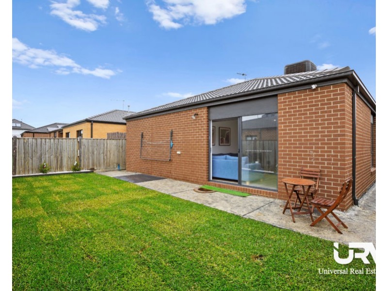12 Camberwell Parade, Mickleham VIC 3064