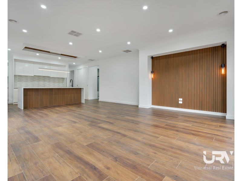 18 Sunnyside Drive, Mickleham VIC 3064