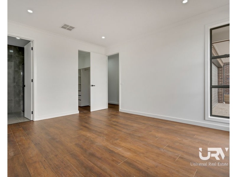 18 Sunnyside Drive, Mickleham VIC 3064