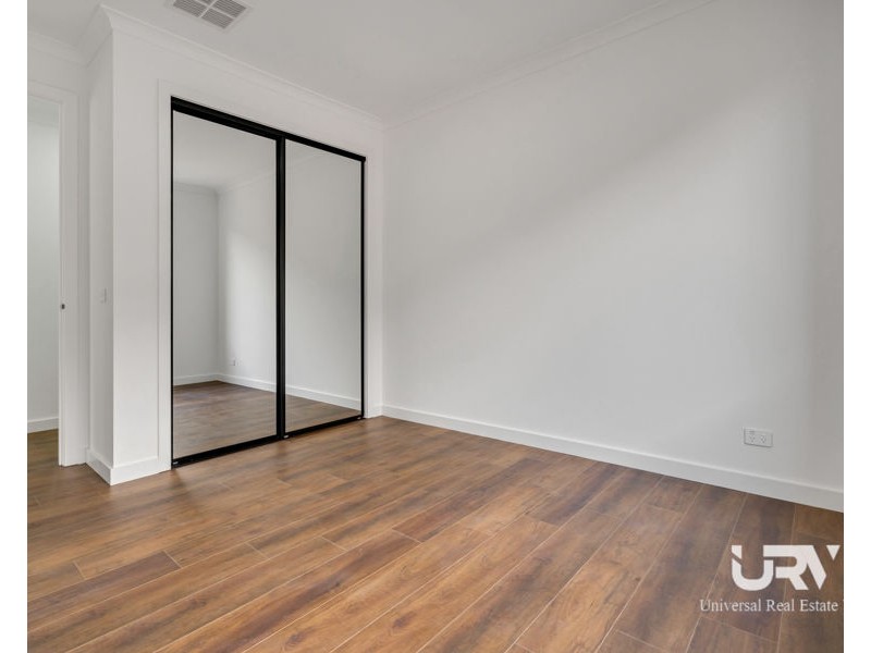 18 Sunnyside Drive, Mickleham VIC 3064