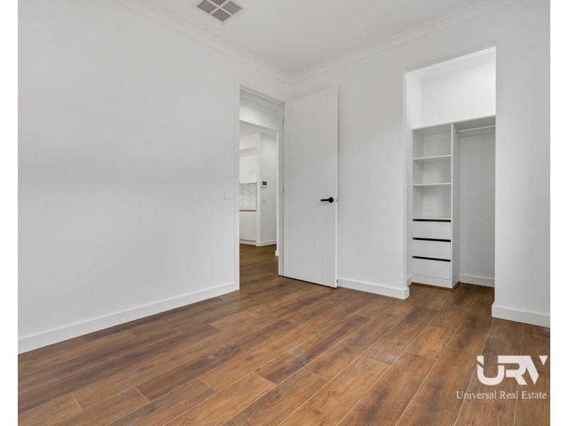 18 Sunnyside Drive, Mickleham VIC 3064