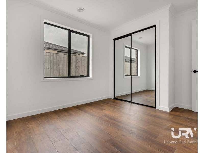 18 Sunnyside Drive, Mickleham VIC 3064