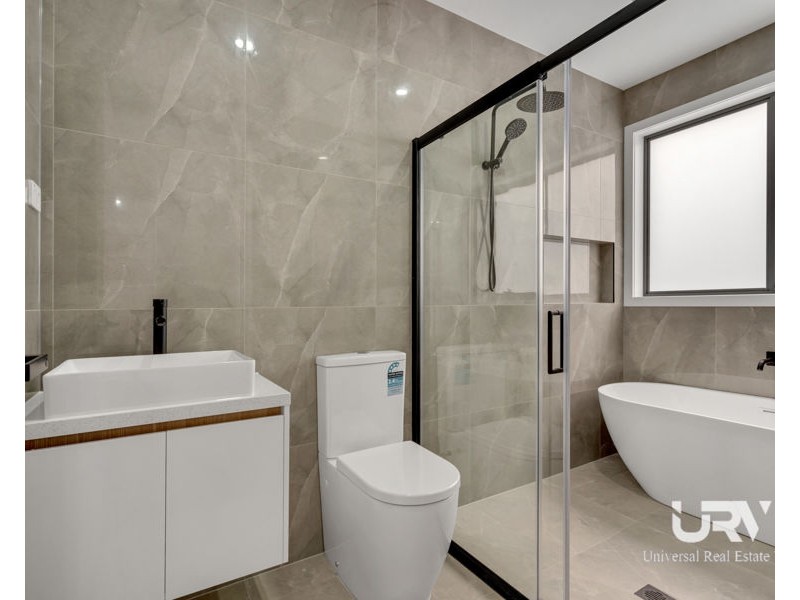 18 Sunnyside Drive, Mickleham VIC 3064