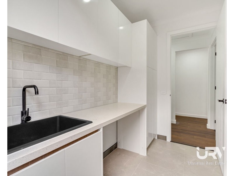 18 Sunnyside Drive, Mickleham VIC 3064