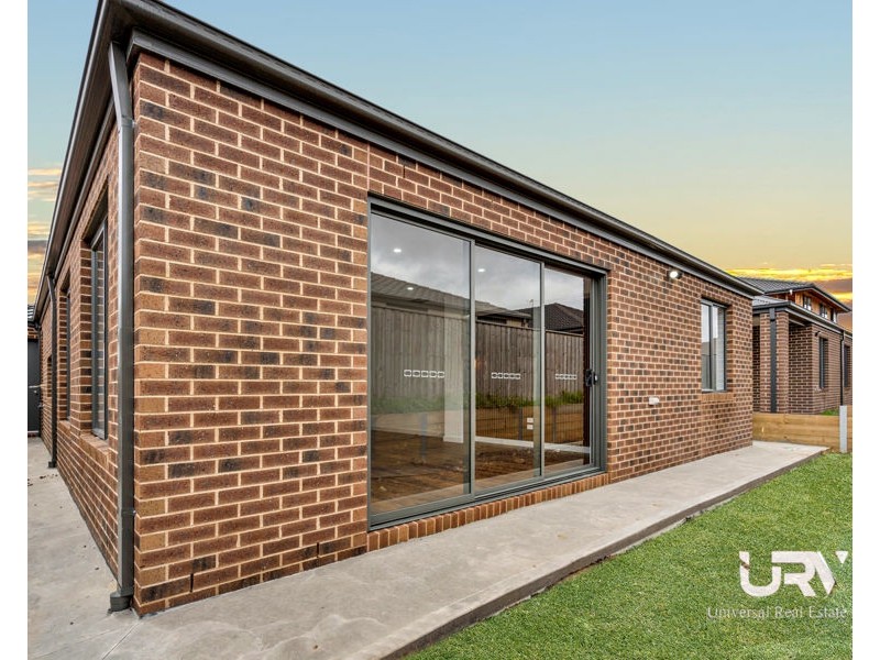 18 Sunnyside Drive, Mickleham VIC 3064