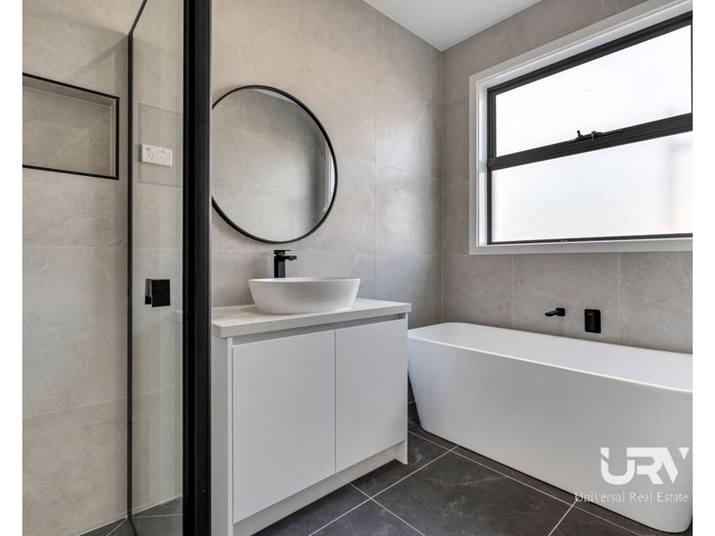 7 Tomago Street, Craigieburn VIC 3064