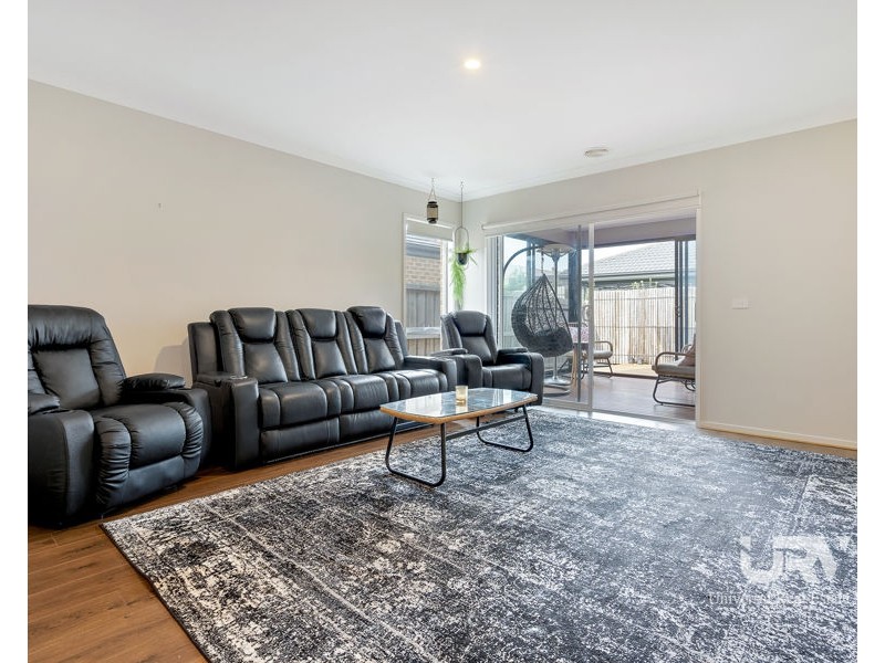 35 Moonlight Way, Mickleham VIC 3064