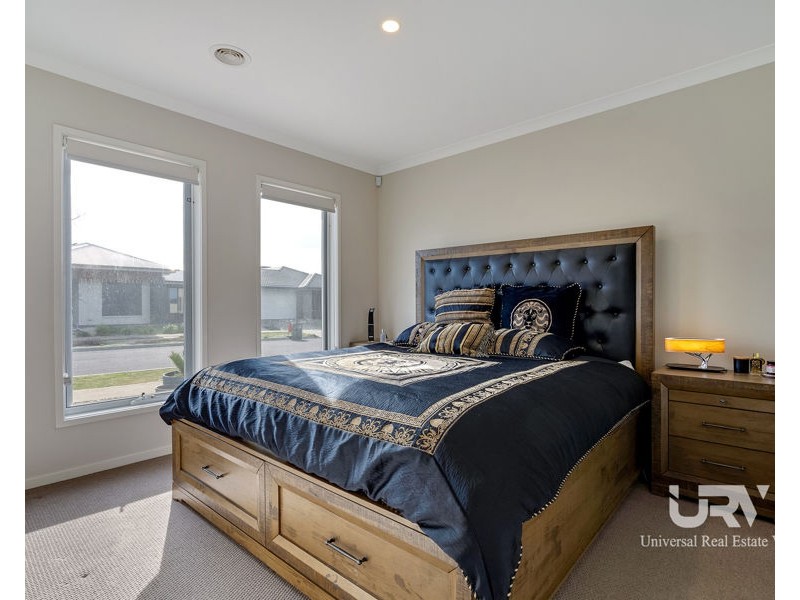 35 Moonlight Way, Mickleham VIC 3064