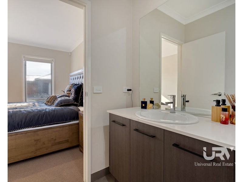 35 Moonlight Way, Mickleham VIC 3064