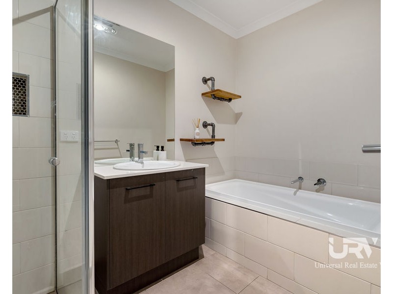 35 Moonlight Way, Mickleham VIC 3064