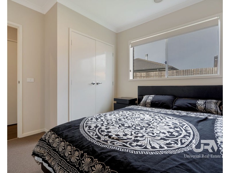 35 Moonlight Way, Mickleham VIC 3064