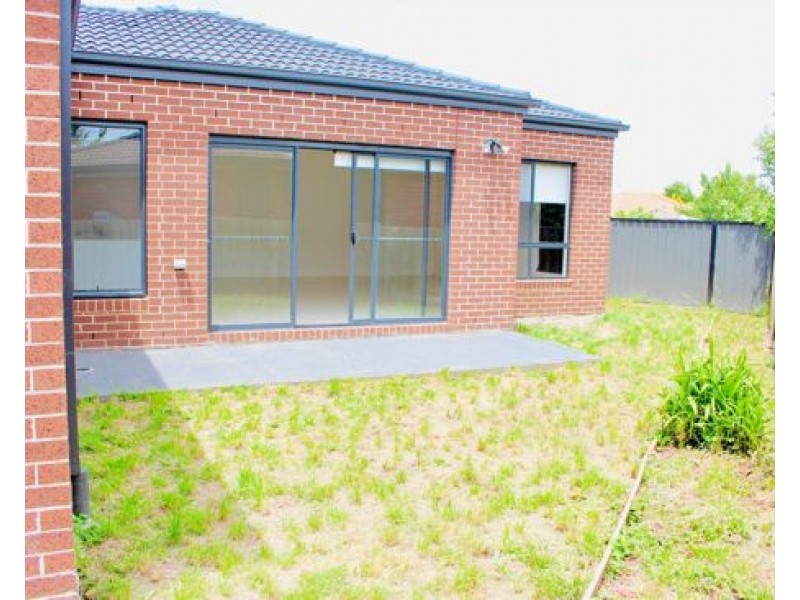 2/3 St Austell Court, Craigieburn VIC 3064