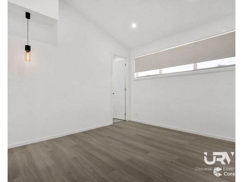 27 Madura Promenade, Mickleham VIC 3064