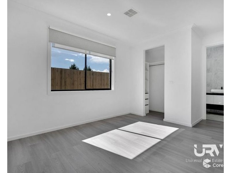 27 Madura Promenade, Mickleham VIC 3064