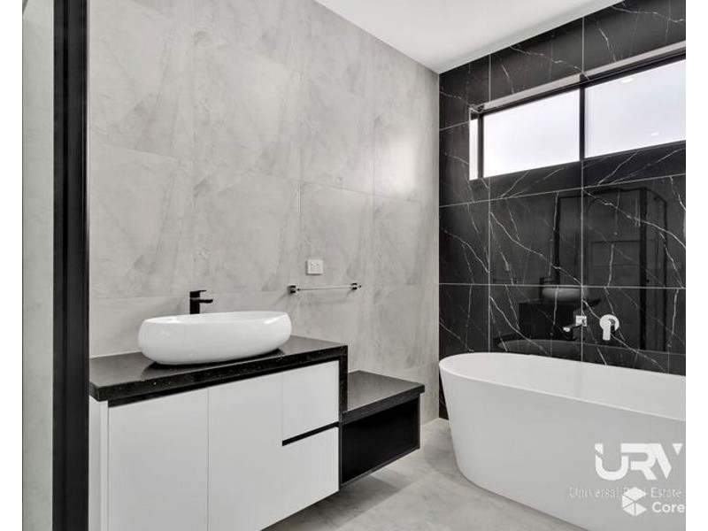 27 Madura Promenade, Mickleham VIC 3064