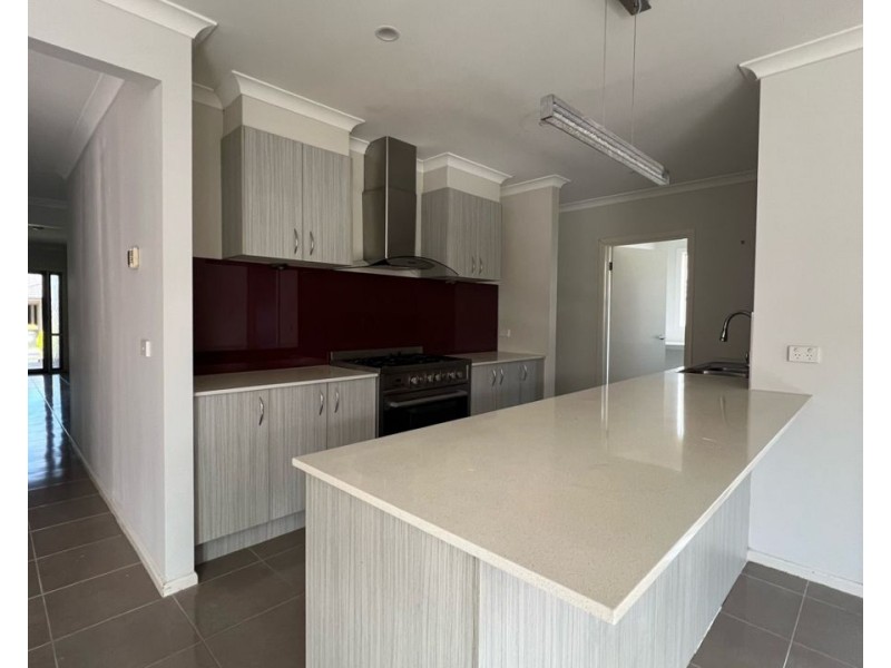 3 Fenland Street, Craigieburn VIC 3064