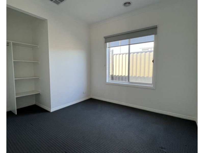 14 Gundagai Circuit, Kalkallo VIC 3064