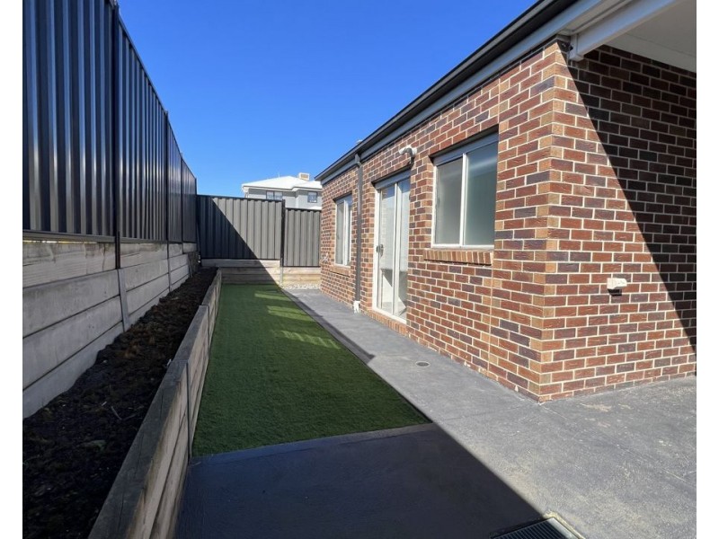 14 Gundagai Circuit, Kalkallo VIC 3064