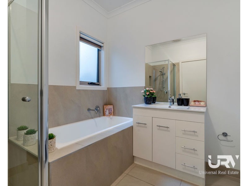 6 Burrows Place, Craigieburn VIC 3064