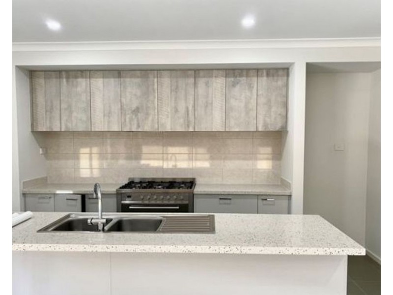 14 Peanut Avenue, Mickleham VIC 3064