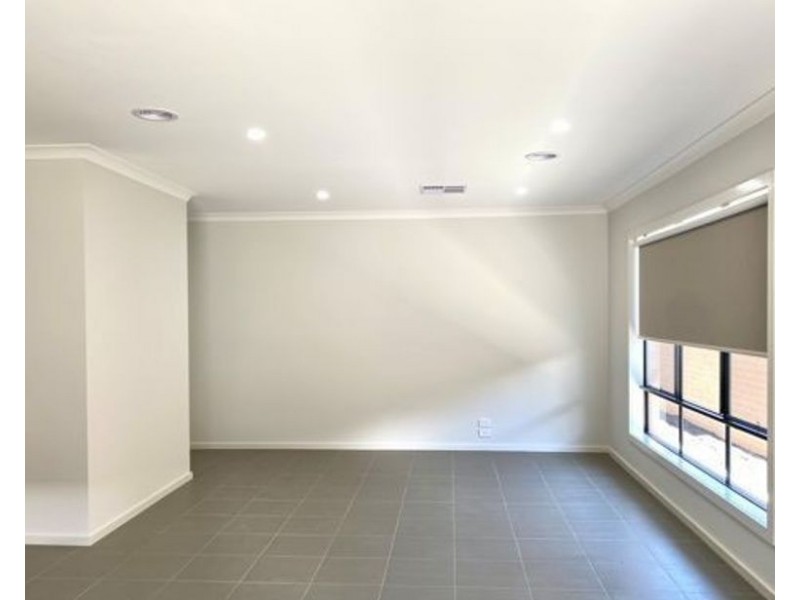 14 Peanut Avenue, Mickleham VIC 3064