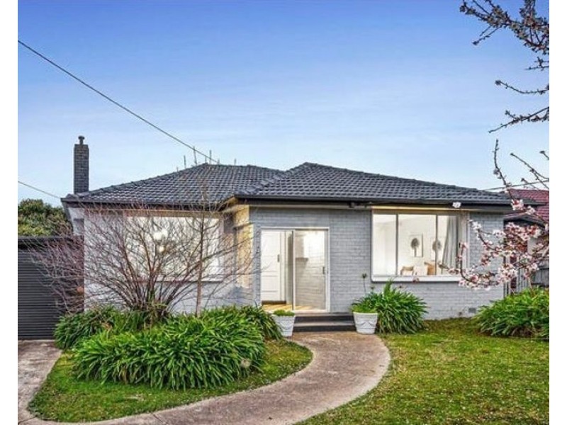 8 Roslyn Street, Strathmore VIC 3041