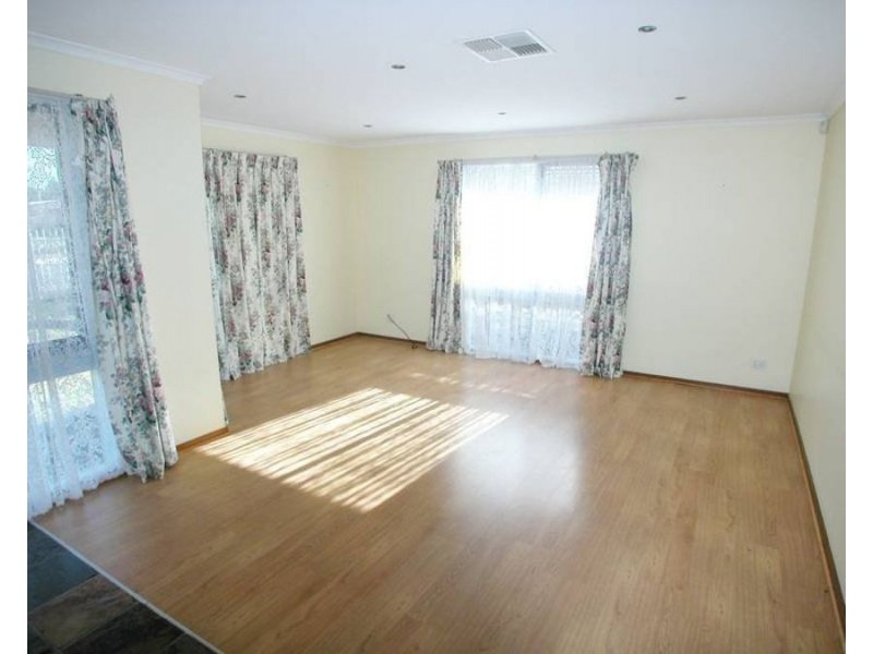 99 Bridgewater Road, Craigieburn VIC 3064