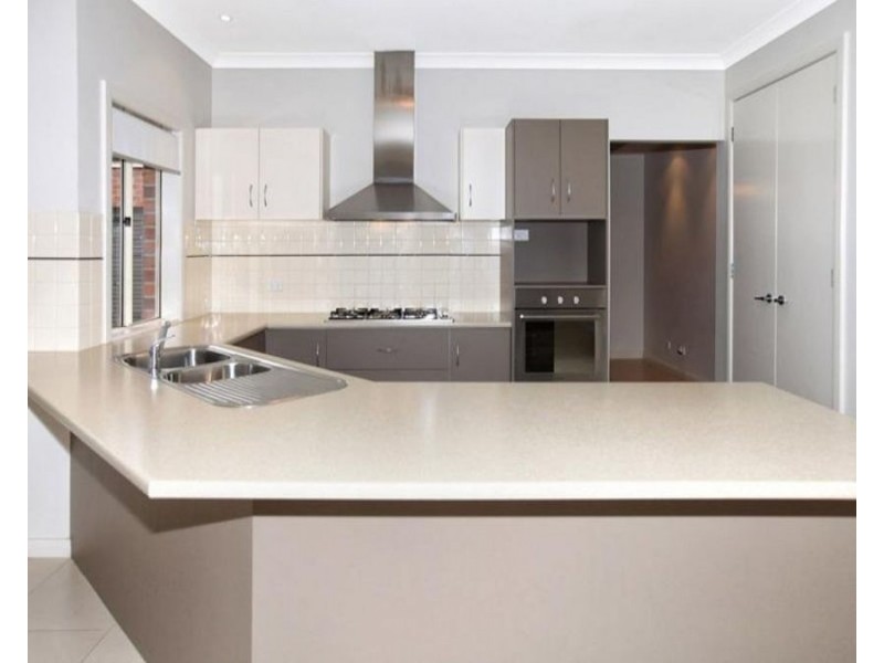 29 Lauderdale Drive, Craigieburn VIC 3064