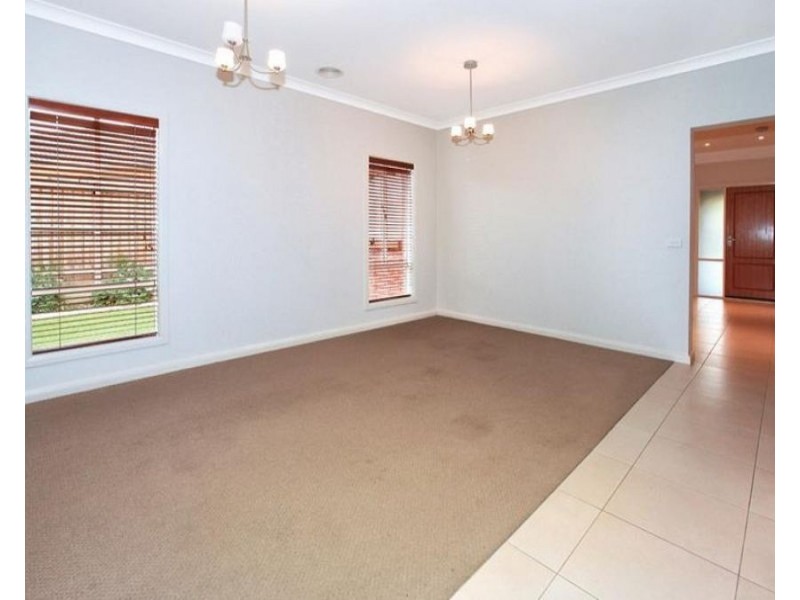 29 Lauderdale Drive, Craigieburn VIC 3064