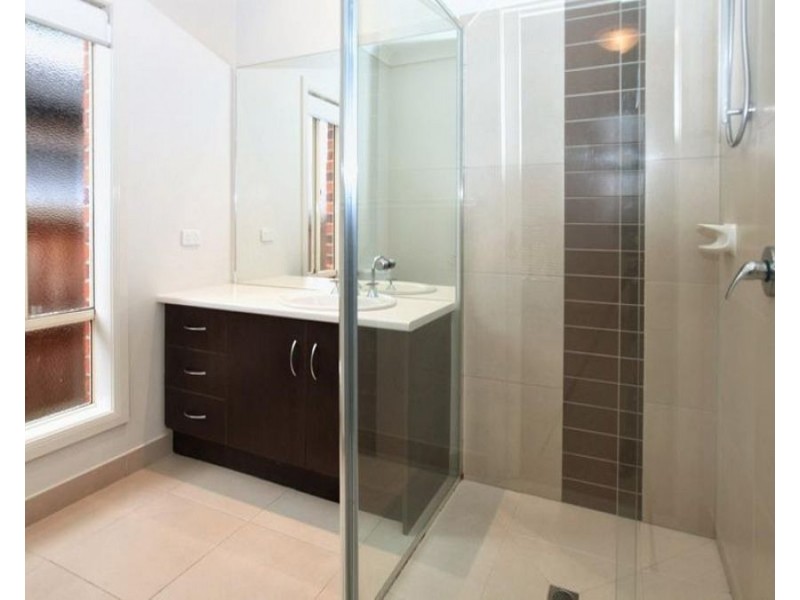 29 Lauderdale Drive, Craigieburn VIC 3064