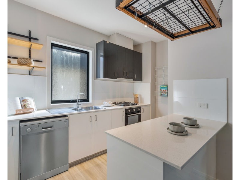 18/11 Troward Harvey Way, Craigieburn VIC 3064