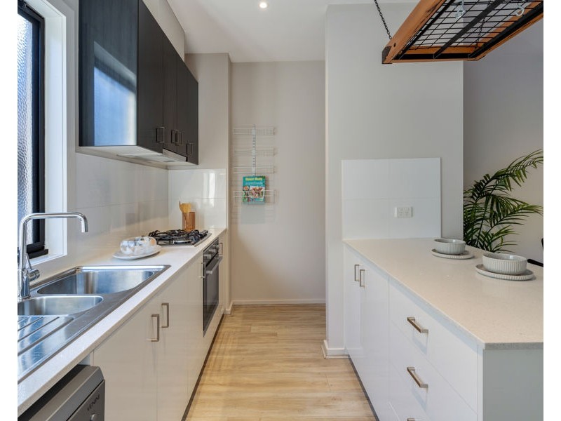 18/11 Troward Harvey Way, Craigieburn VIC 3064