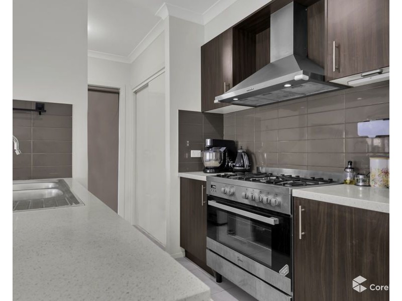 8 Wispering Circuit, Kilmore VIC 3764