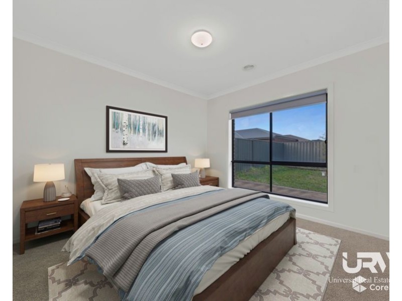 8 Wispering Circuit, Kilmore VIC 3764