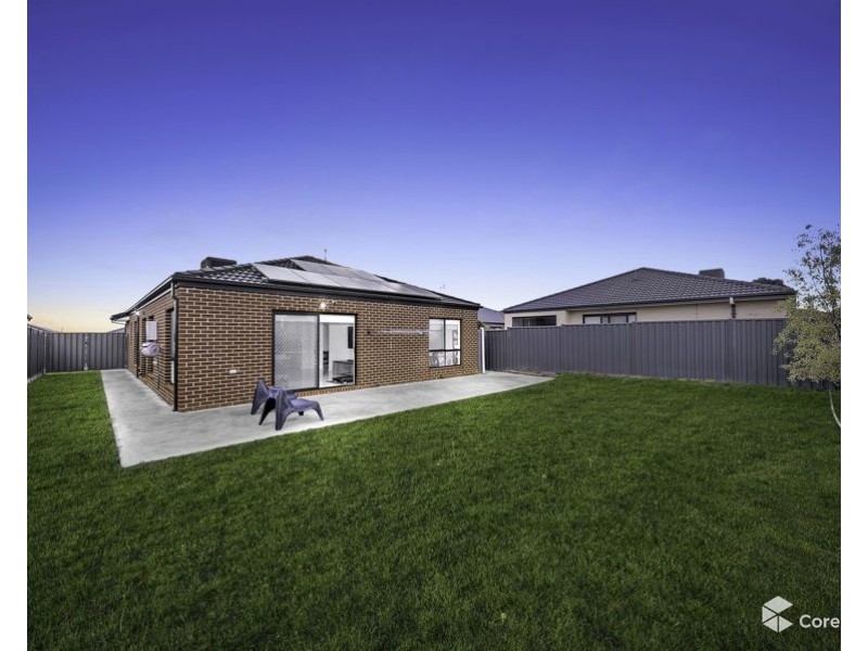 8 Wispering Circuit, Kilmore VIC 3764