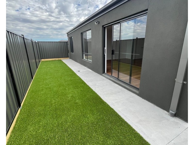 18 Times Street, Kalkallo VIC 3064