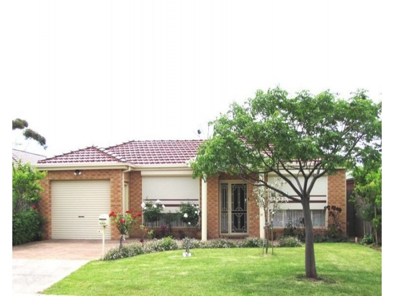 8 Edgewood Road, Roxburgh Park VIC 3064