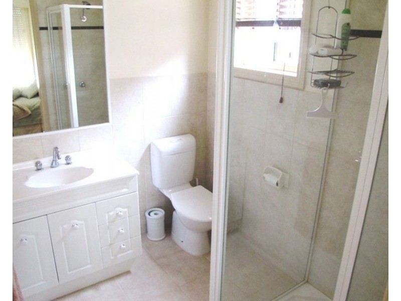 8 Edgewood Road, Roxburgh Park VIC 3064