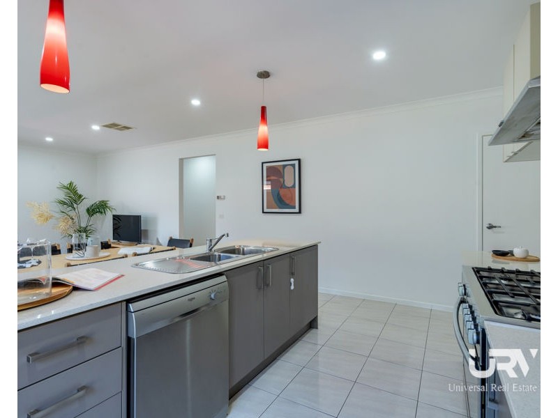 241 Newbury Blvd, Craigieburn VIC 3064