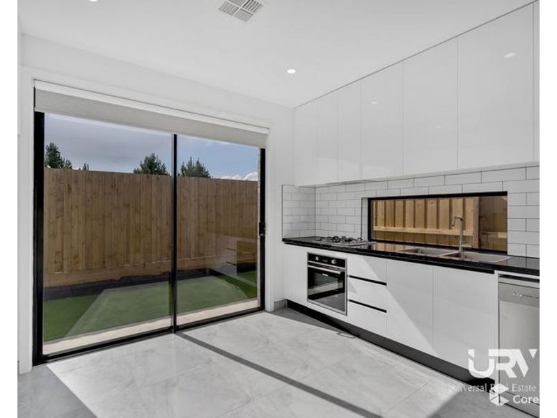 27 Madura Promenade, Mickleham VIC 3064