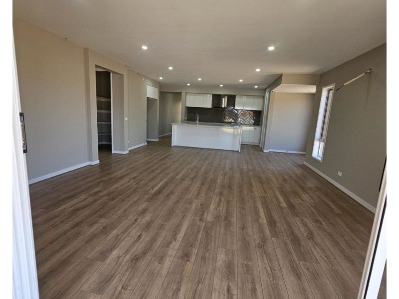 21 Stakes Road, Mickleham VIC 3064