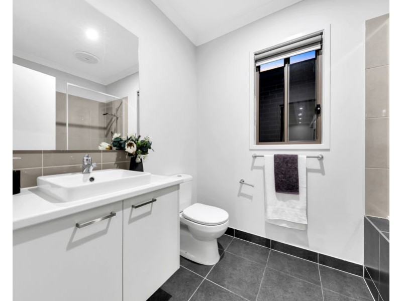 14 Wollemia Street, Craigieburn VIC 3064