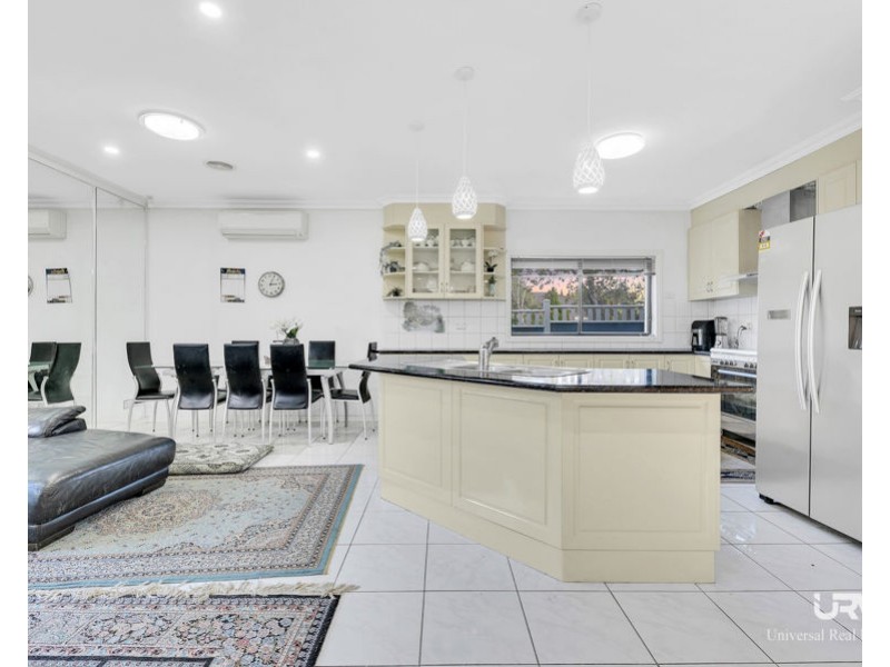2 Golfview Drive, Craigieburn VIC 3064
