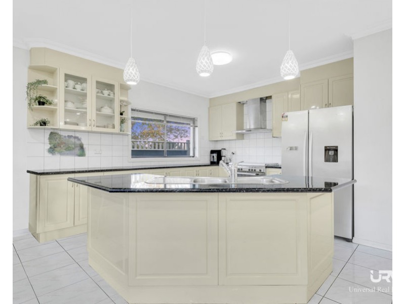 2 Golfview Drive, Craigieburn VIC 3064