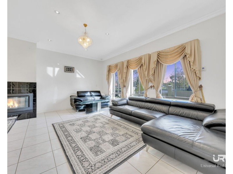 2 Golfview Drive, Craigieburn VIC 3064