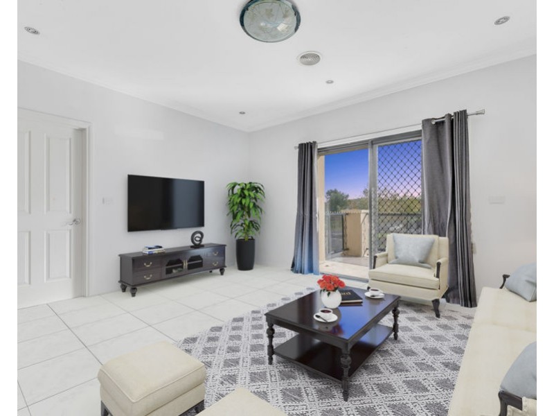2 Golfview Drive, Craigieburn VIC 3064