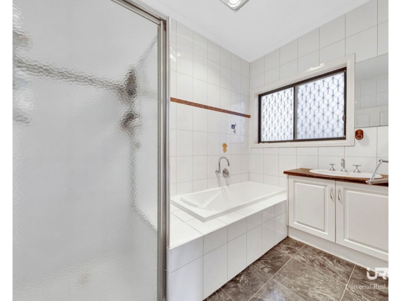 2 Golfview Drive, Craigieburn VIC 3064