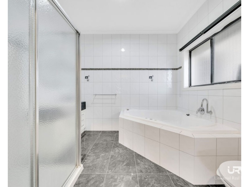 2 Golfview Drive, Craigieburn VIC 3064